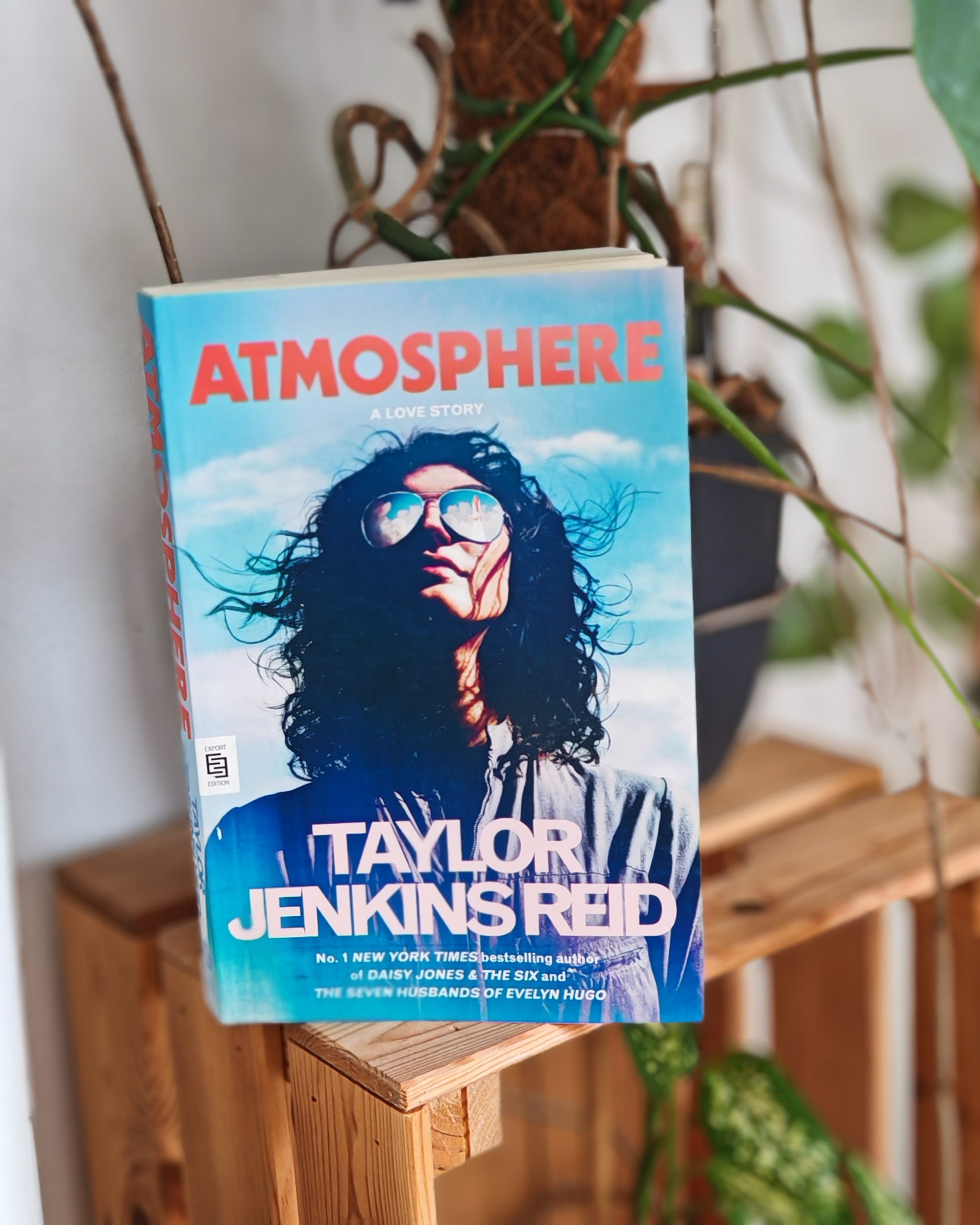 Review Atmosphere by Taylor Jenkins Reid