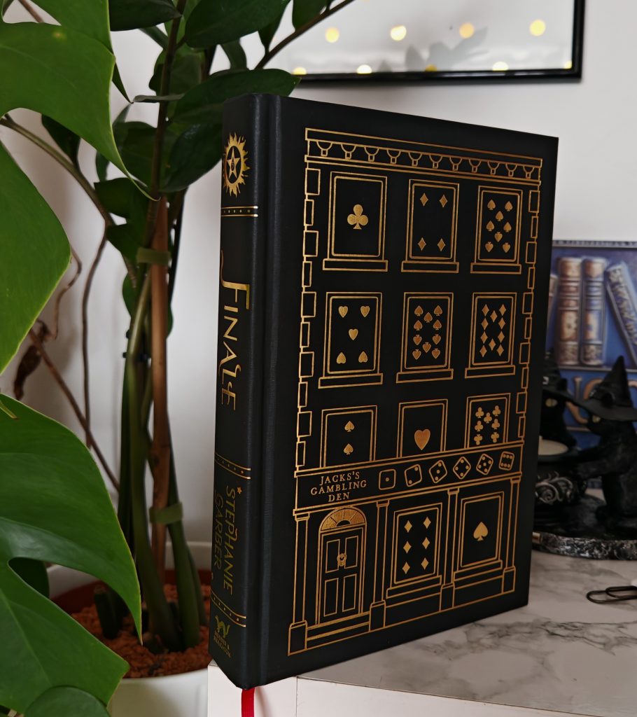 Review Finale by Stephanie Garber (2)