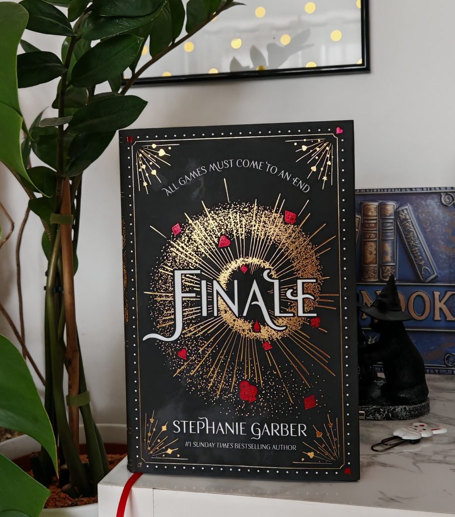 Review Finale by Stephanie Garber (2)