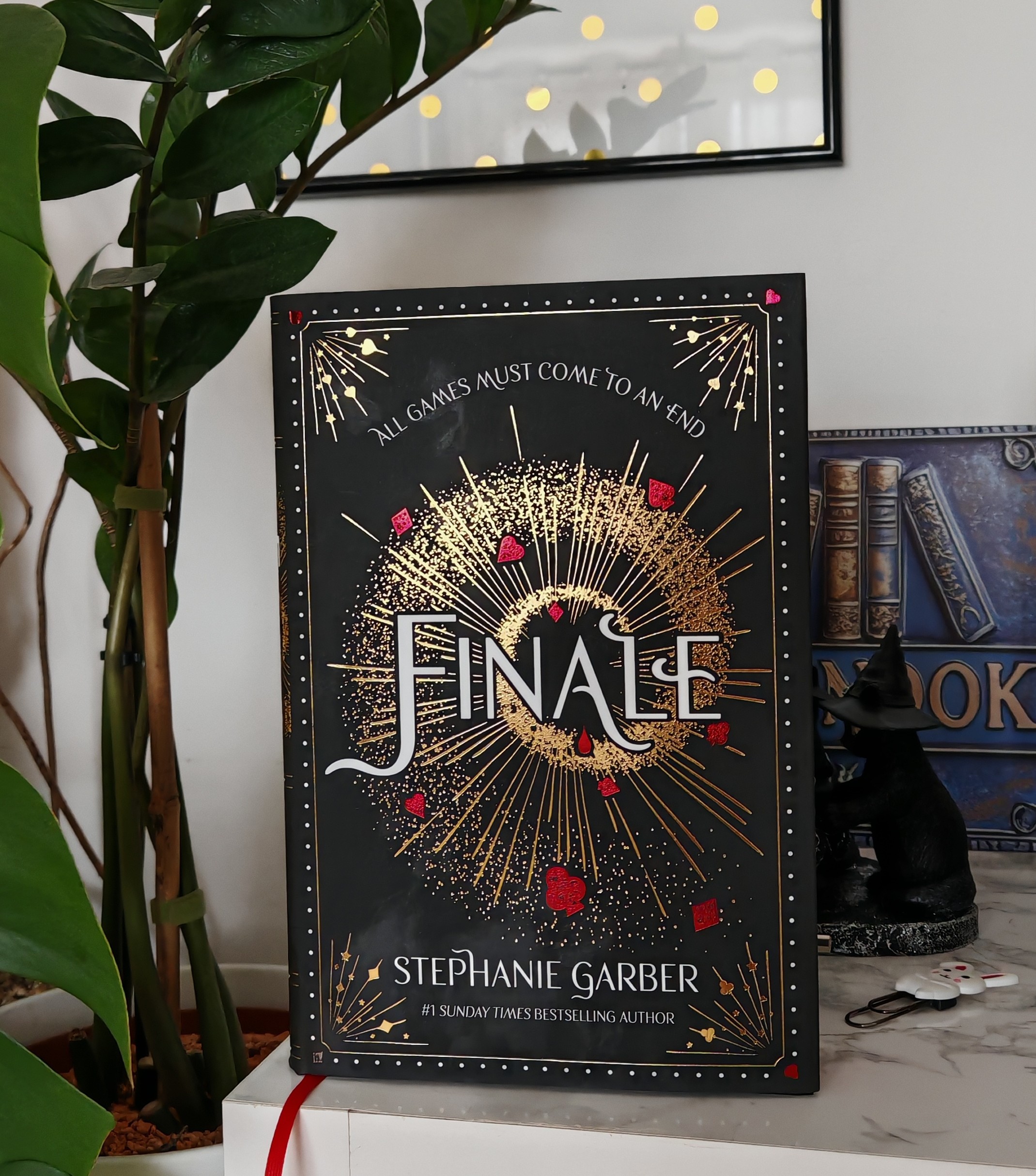 Review Finale by Stephanie Garber (2)