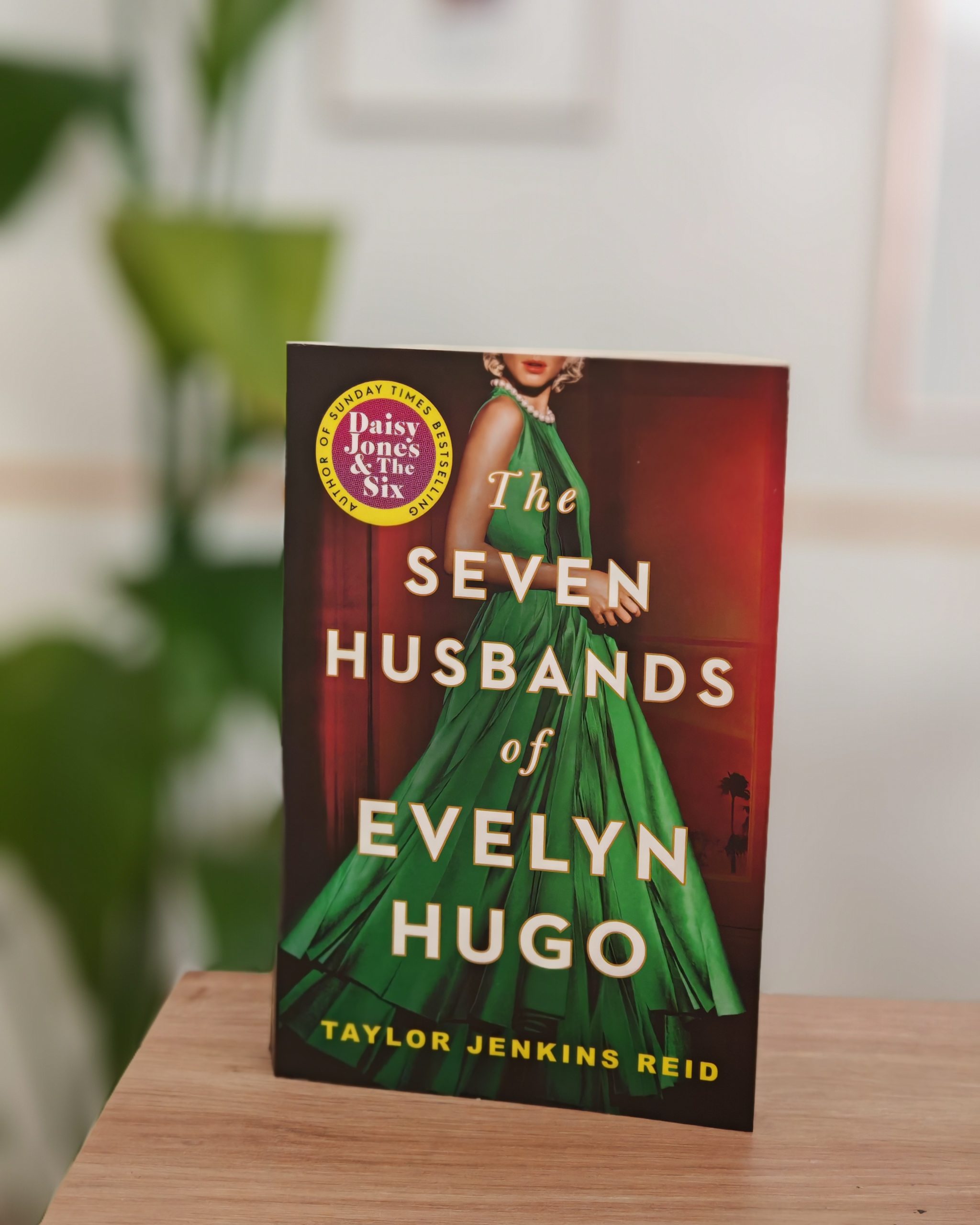 Review The Seven Husbands of Evelyn Hugo by Taylor Jenkins Reid