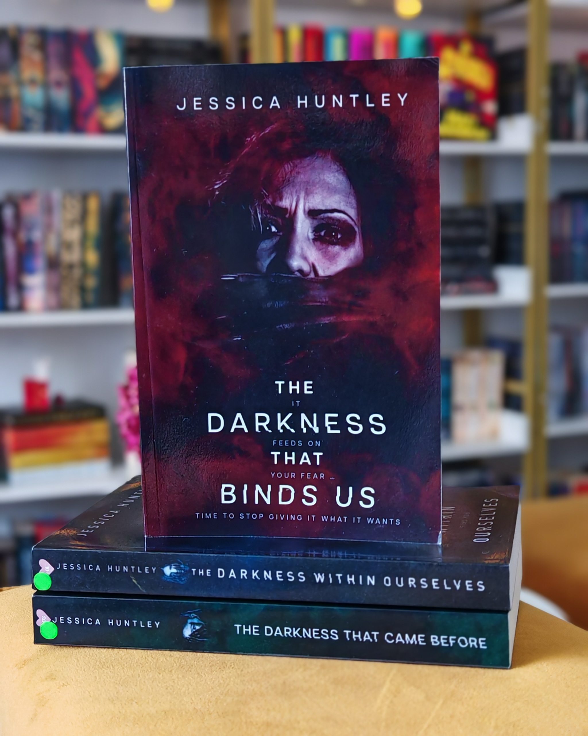 Review The Darkness That Binds Us by Jessica Huntley